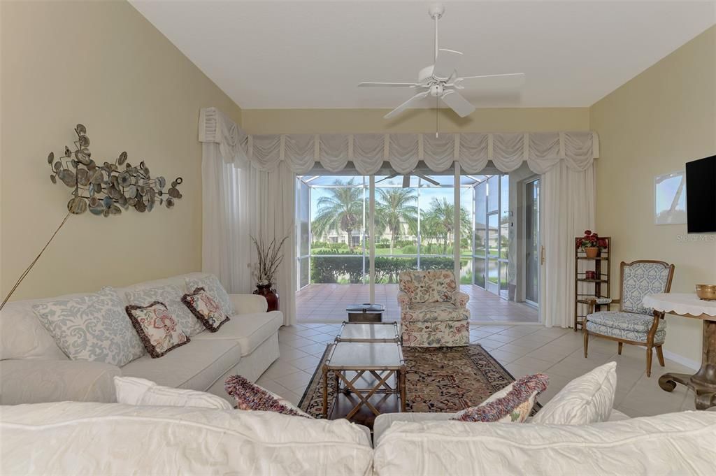 For Sale: $325,000 (2 beds, 2 baths, 1812 Square Feet)