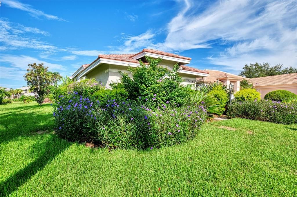 For Sale: $325,000 (2 beds, 2 baths, 1812 Square Feet)