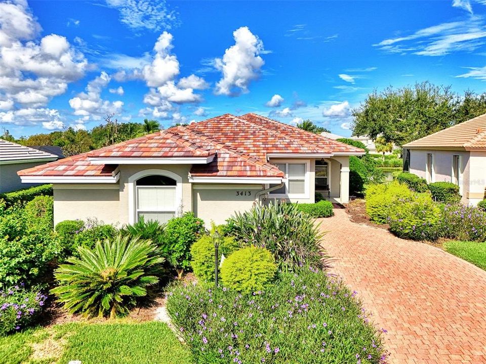 For Sale: $325,000 (2 beds, 2 baths, 1812 Square Feet)