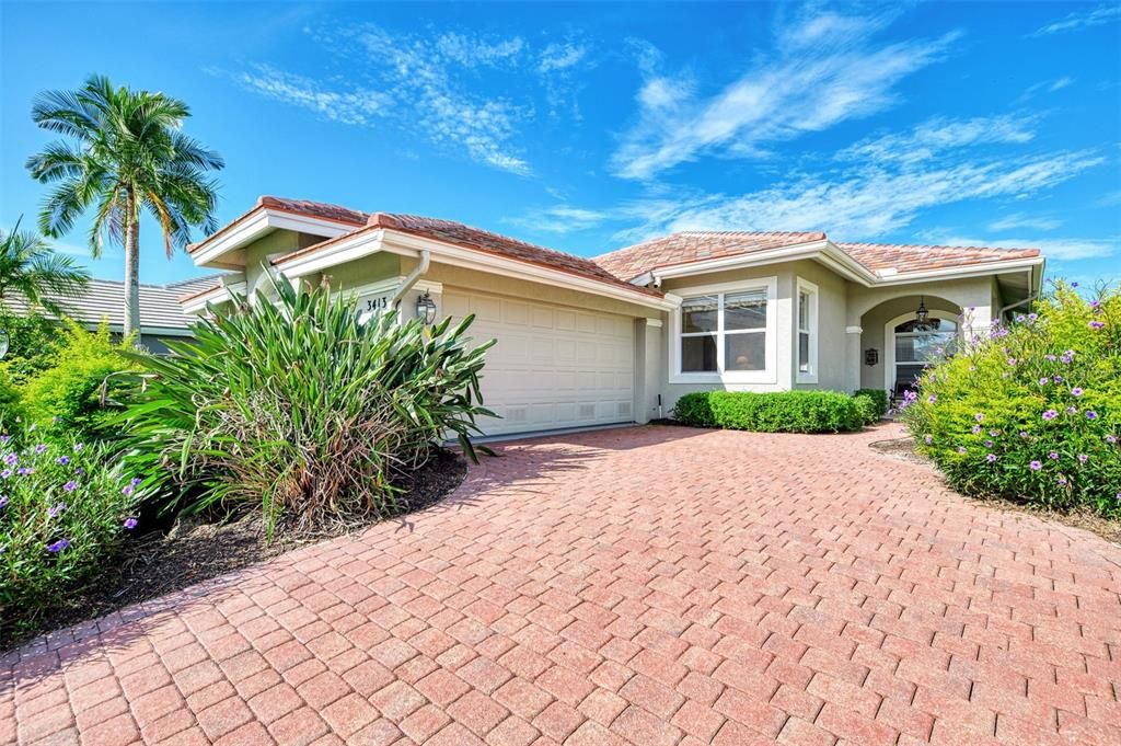 For Sale: $325,000 (2 beds, 2 baths, 1812 Square Feet)