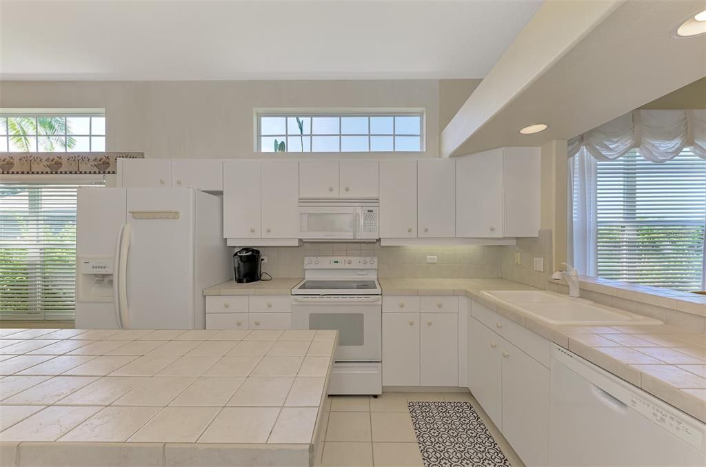 For Sale: $325,000 (2 beds, 2 baths, 1812 Square Feet)