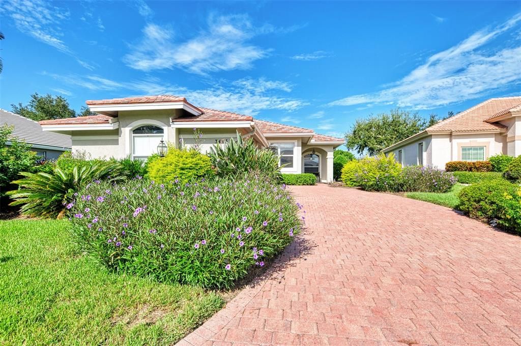 For Sale: $325,000 (2 beds, 2 baths, 1812 Square Feet)