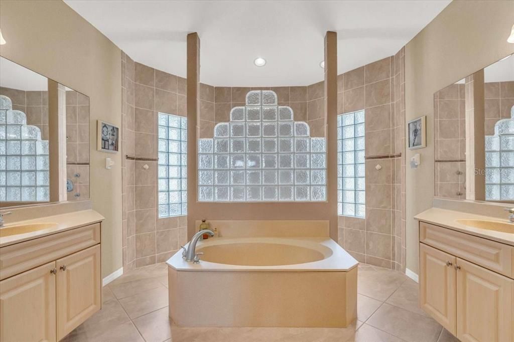 For Sale: $610,000 (3 beds, 2 baths, 2189 Square Feet)