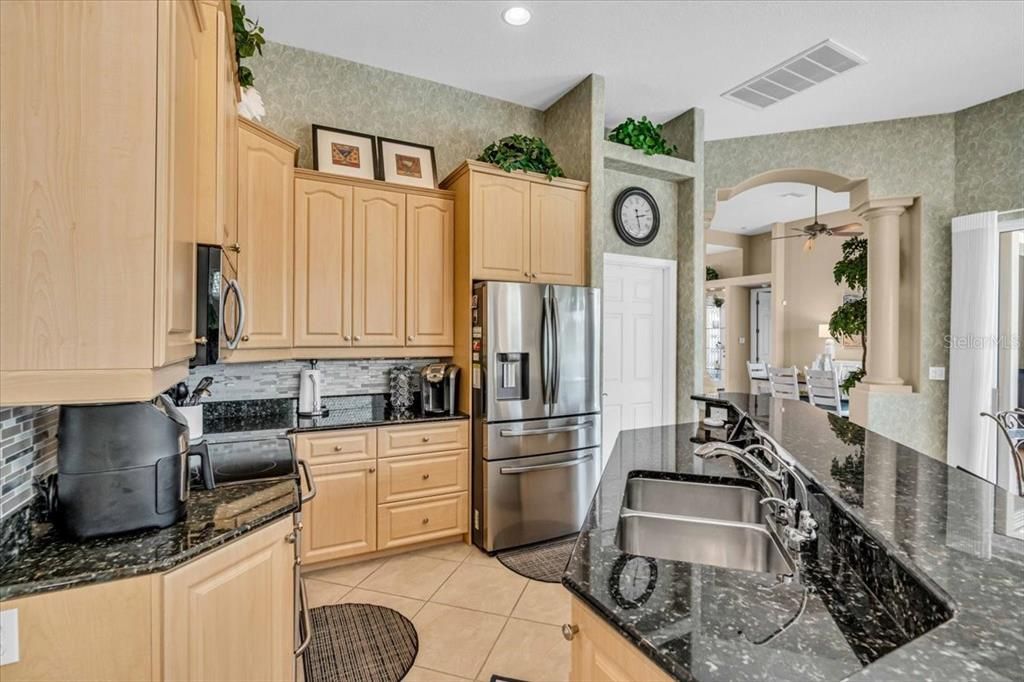 For Sale: $610,000 (3 beds, 2 baths, 2189 Square Feet)