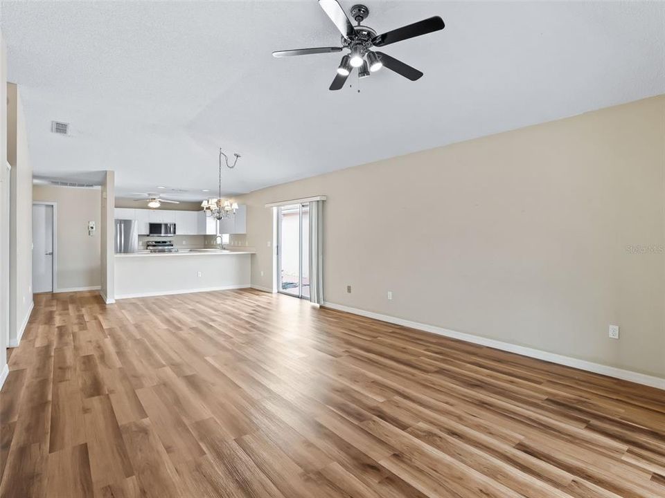 Active With Contract: $324,000 (2 beds, 2 baths, 1116 Square Feet)