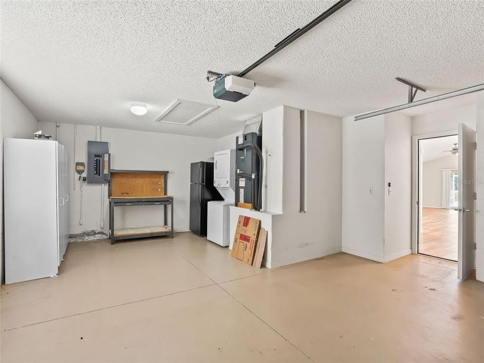 Active With Contract: $324,000 (2 beds, 2 baths, 1116 Square Feet)