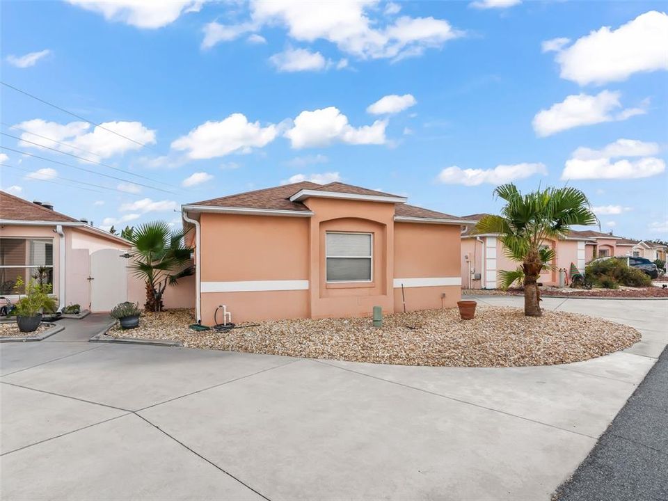 Active With Contract: $324,000 (2 beds, 2 baths, 1116 Square Feet)