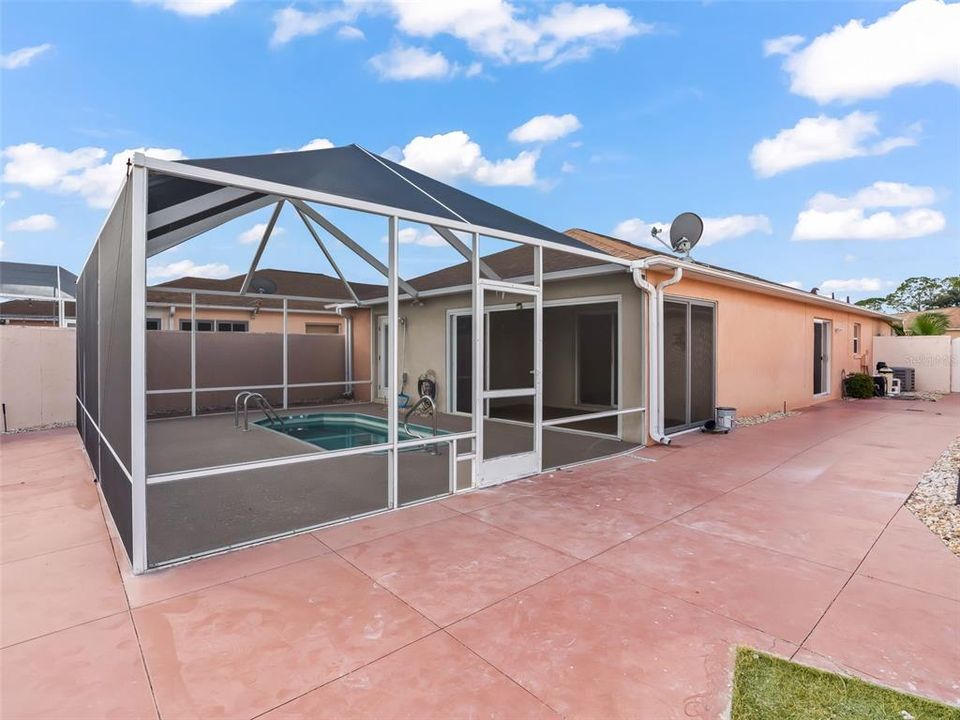 Active With Contract: $324,000 (2 beds, 2 baths, 1116 Square Feet)