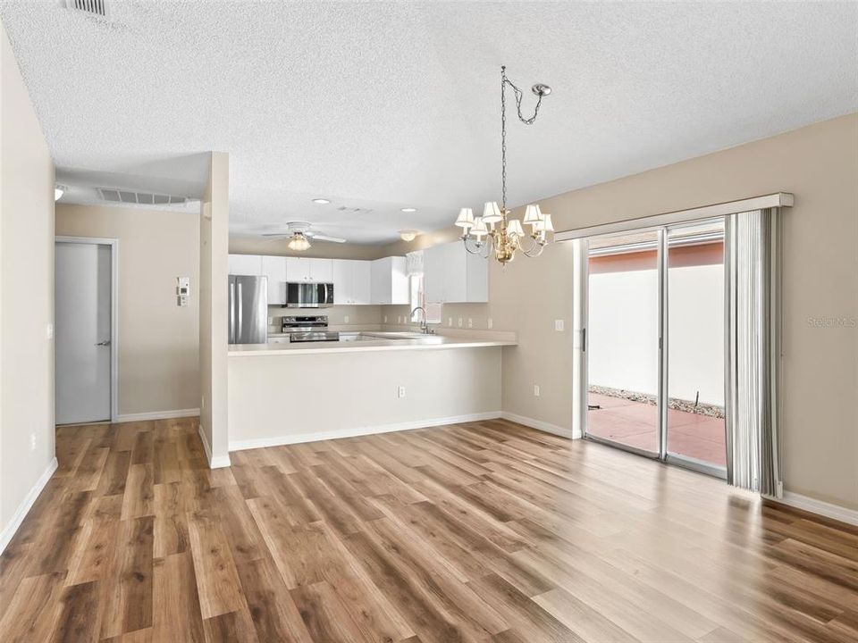 Active With Contract: $324,000 (2 beds, 2 baths, 1116 Square Feet)