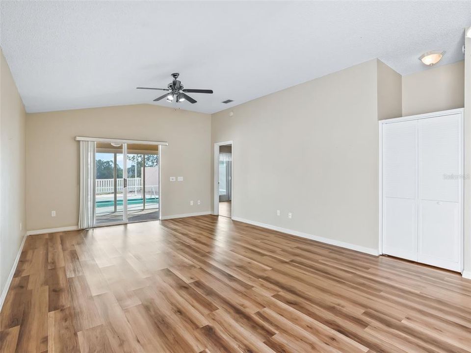 Active With Contract: $324,000 (2 beds, 2 baths, 1116 Square Feet)