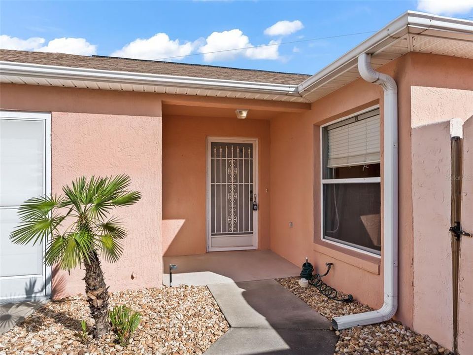 Active With Contract: $324,000 (2 beds, 2 baths, 1116 Square Feet)