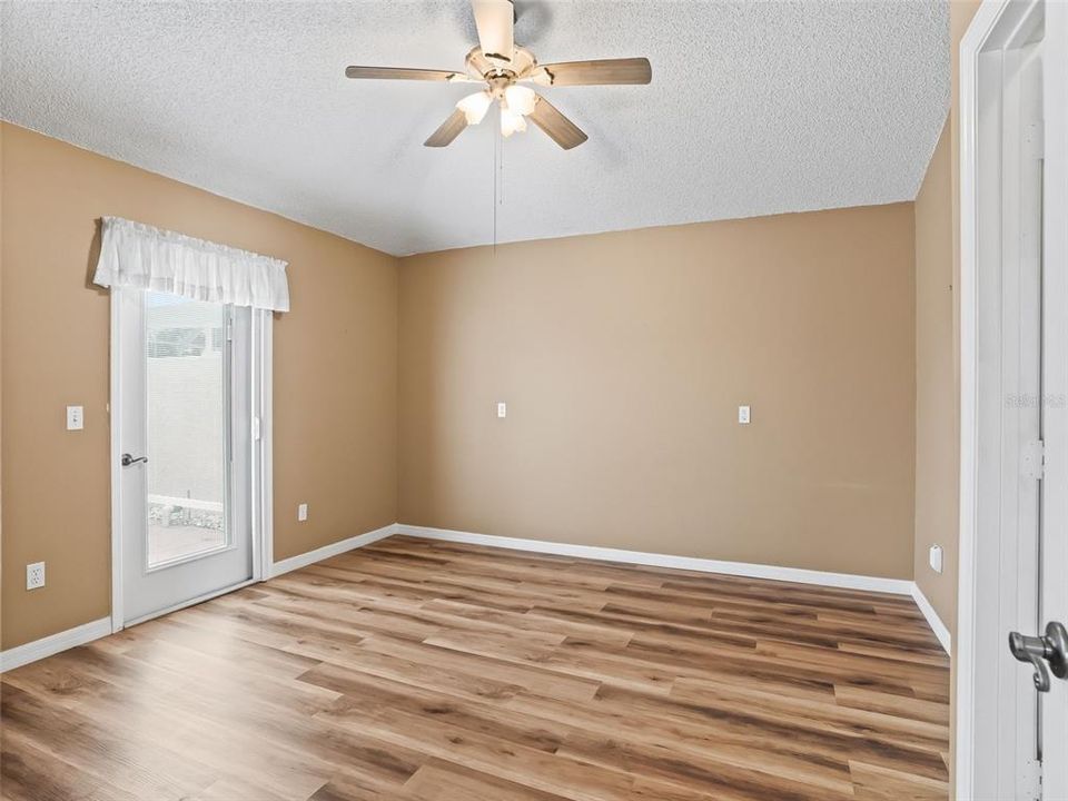 Active With Contract: $324,000 (2 beds, 2 baths, 1116 Square Feet)