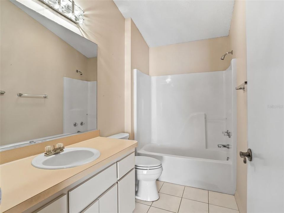 Active With Contract: $324,000 (2 beds, 2 baths, 1116 Square Feet)