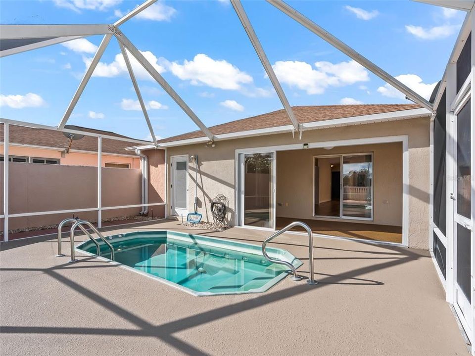 Active With Contract: $324,000 (2 beds, 2 baths, 1116 Square Feet)