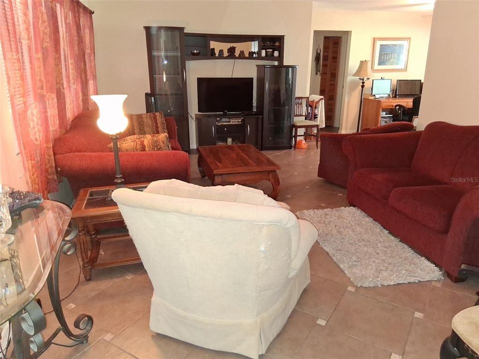 For Sale: $323,000 (3 beds, 2 baths, 1743 Square Feet)