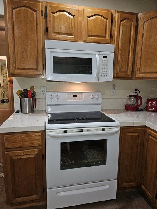 For Sale: $323,000 (3 beds, 2 baths, 1743 Square Feet)