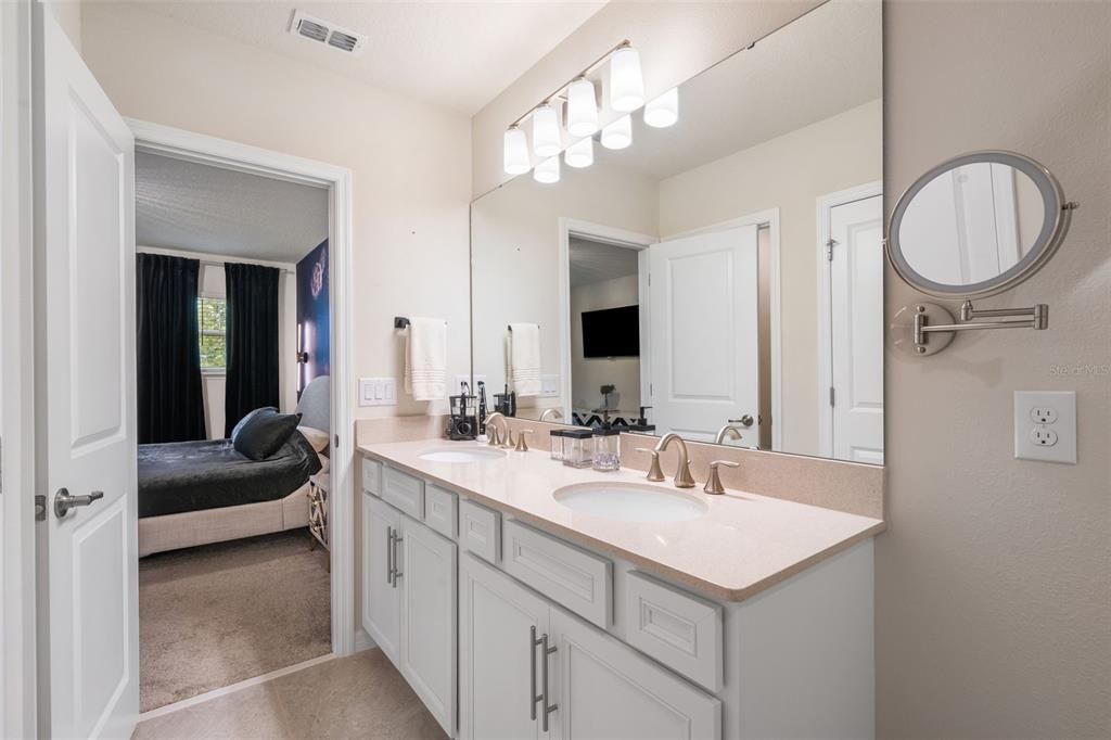 Под контрактом: $389,000 (2 спален, 2 ванн, 1472 Квадратных фут)