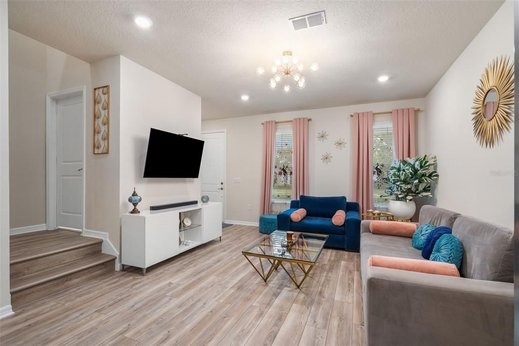 Под контрактом: $389,000 (2 спален, 2 ванн, 1472 Квадратных фут)