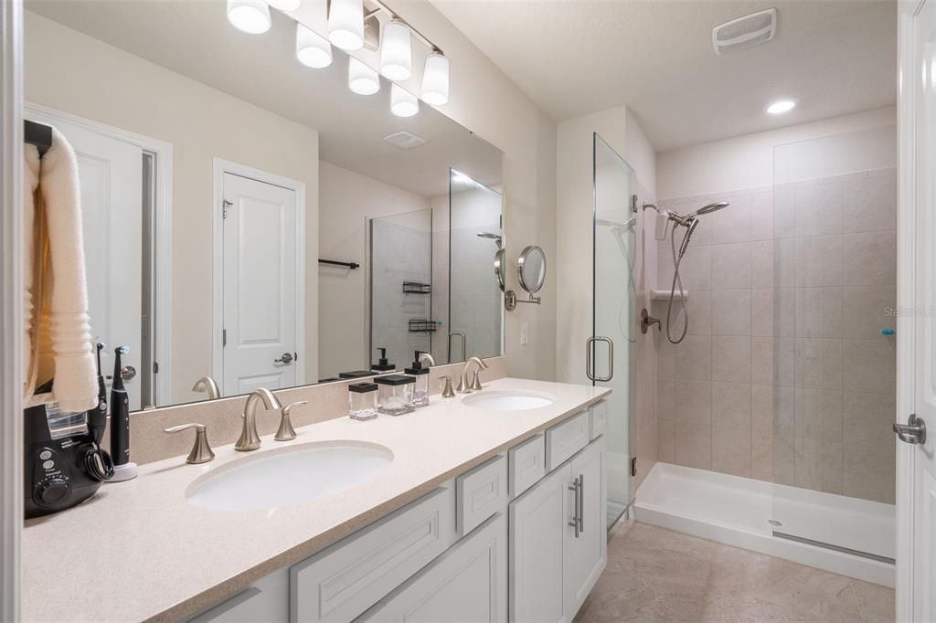 Под контрактом: $389,000 (2 спален, 2 ванн, 1472 Квадратных фут)