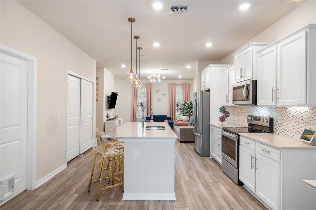 Под контрактом: $389,000 (2 спален, 2 ванн, 1472 Квадратных фут)