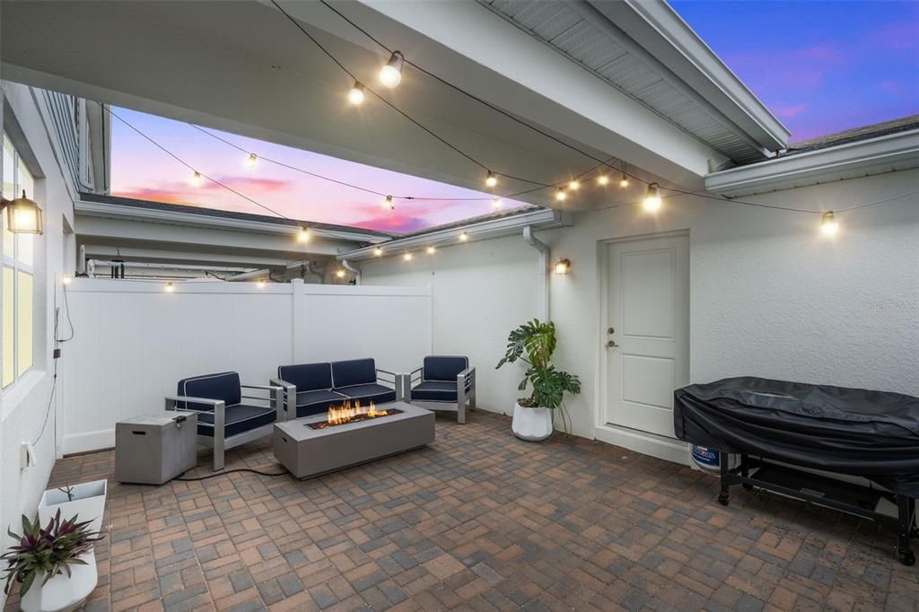 Под контрактом: $389,000 (2 спален, 2 ванн, 1472 Квадратных фут)