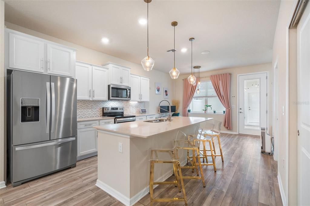 Под контрактом: $389,000 (2 спален, 2 ванн, 1472 Квадратных фут)