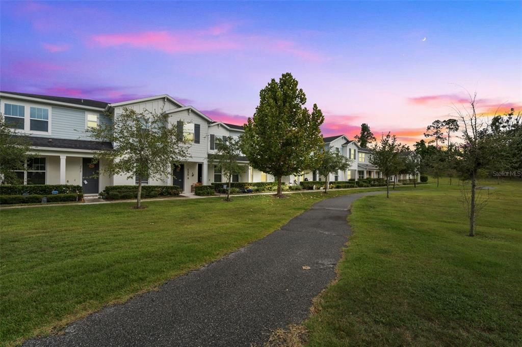 Под контрактом: $389,000 (2 спален, 2 ванн, 1472 Квадратных фут)