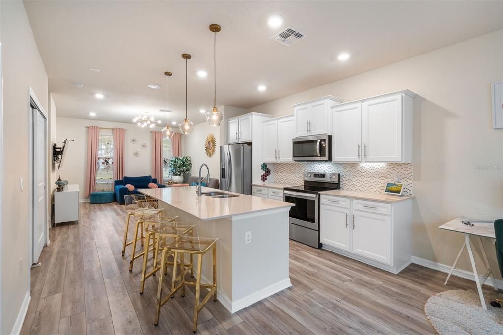 Под контрактом: $389,000 (2 спален, 2 ванн, 1472 Квадратных фут)