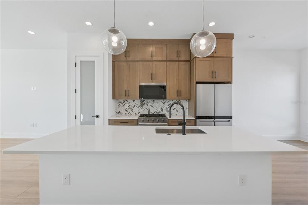 En Venta: $615,000 (3 camas, 3 baños, 1815 Pies cuadrados)