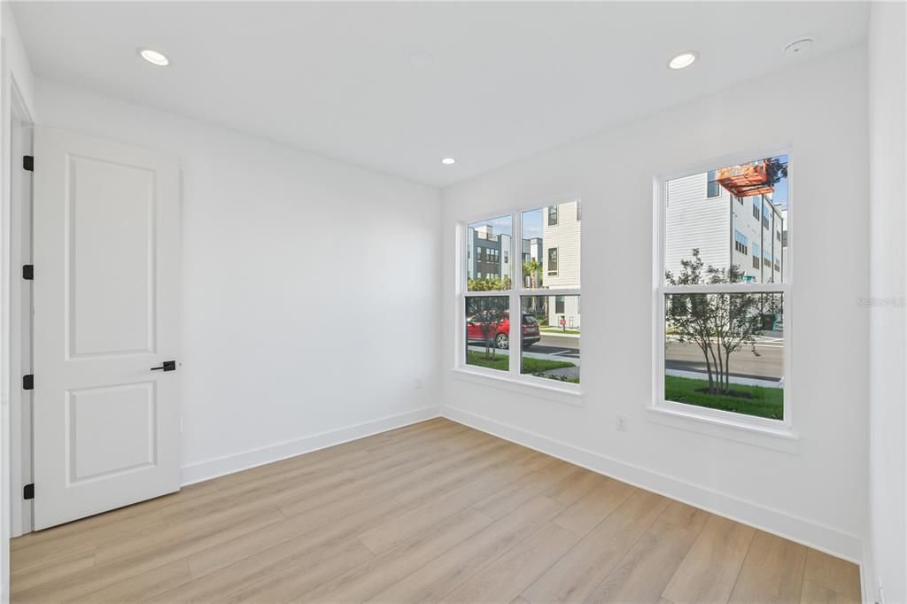 En Venta: $615,000 (3 camas, 3 baños, 1815 Pies cuadrados)