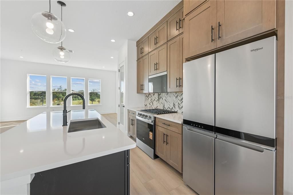 En Venta: $615,000 (3 camas, 3 baños, 1815 Pies cuadrados)