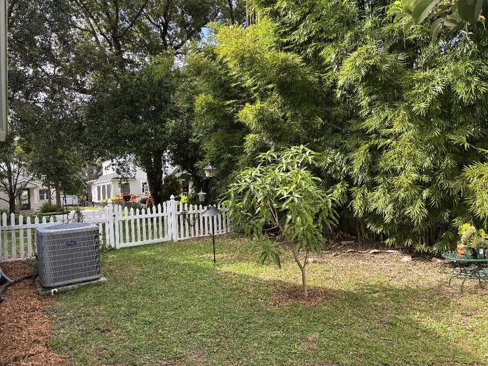 合同活跃: $665,000 (2 贝兹, 1 浴室, 1399 平方英尺)