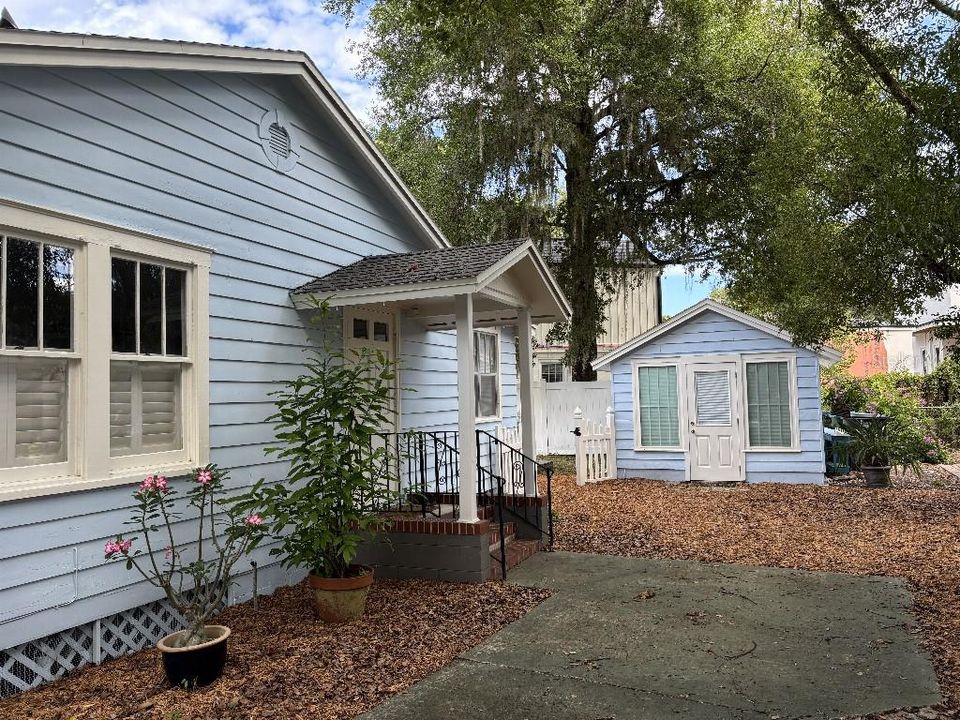 合同活跃: $665,000 (2 贝兹, 1 浴室, 1399 平方英尺)