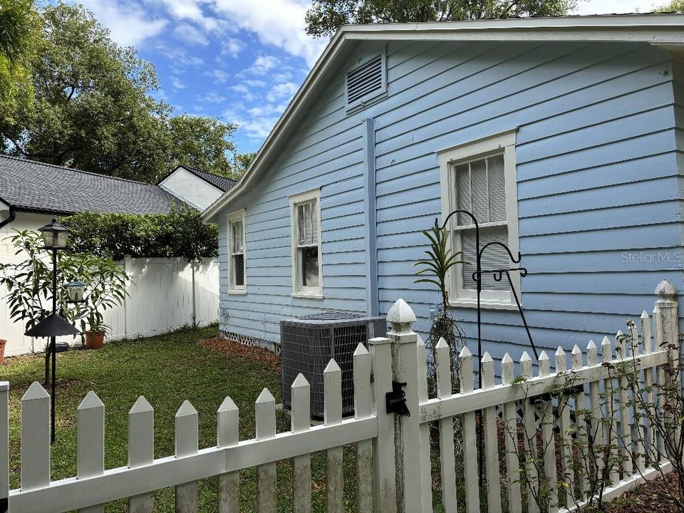 合同活跃: $665,000 (2 贝兹, 1 浴室, 1399 平方英尺)