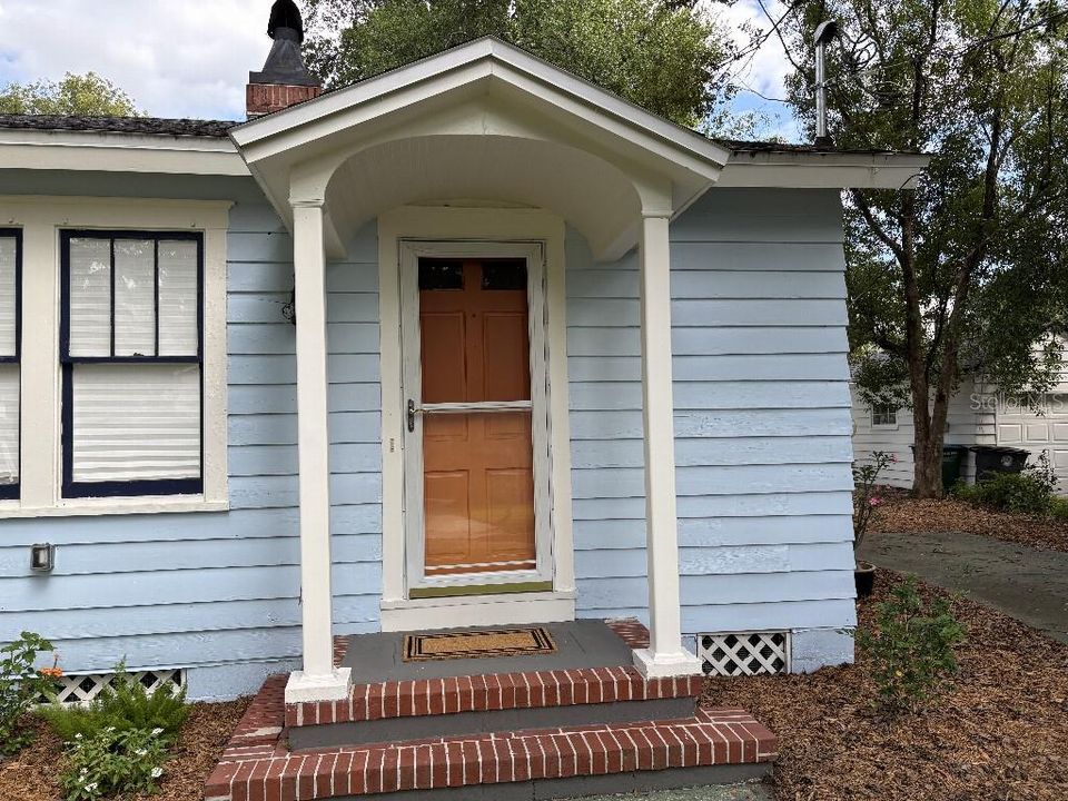 合同活跃: $665,000 (2 贝兹, 1 浴室, 1399 平方英尺)