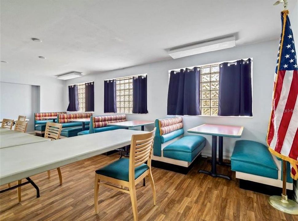 For Rent: $1,450 (1 beds, 1 baths, 368 Square Feet)