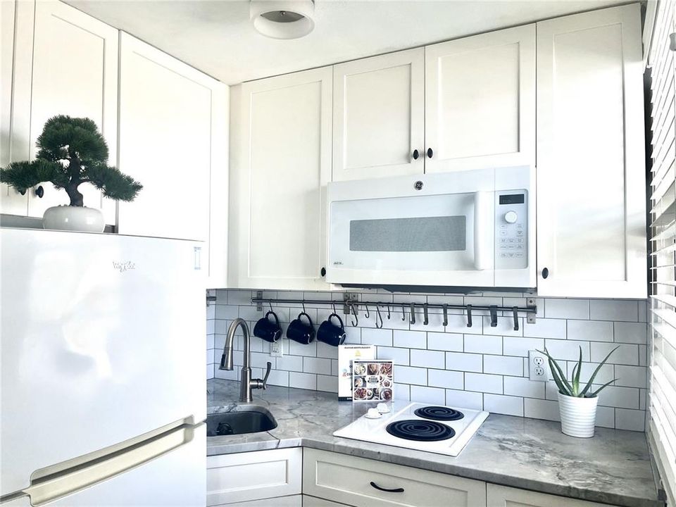 For Rent: $1,450 (1 beds, 1 baths, 368 Square Feet)