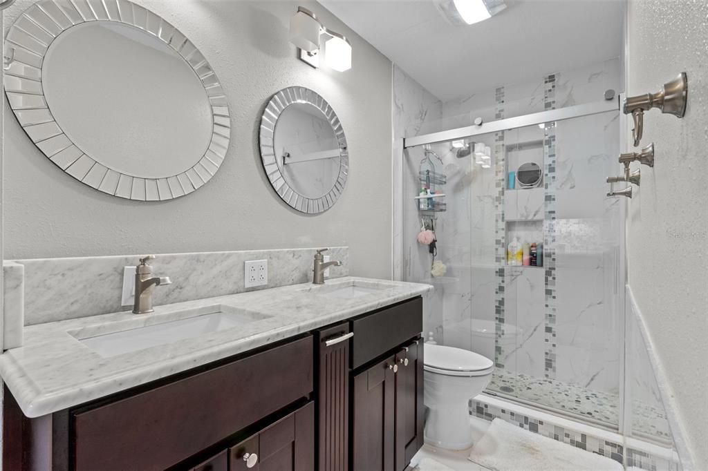 Activo con contrato: $675,000 (4 camas, 2 baños, 2309 Pies cuadrados)