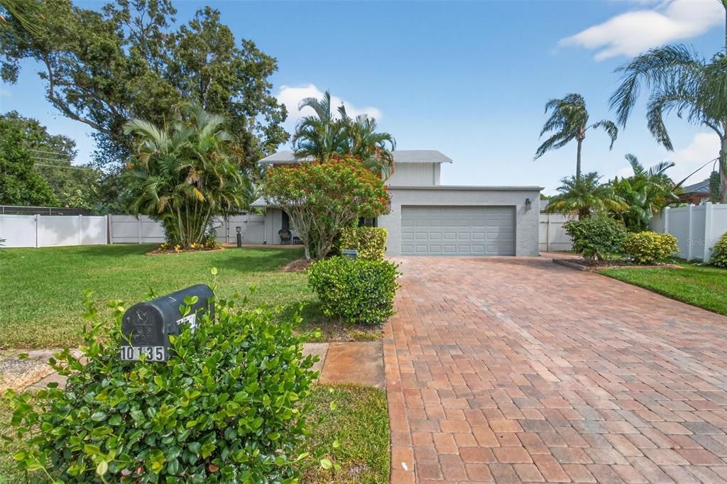 Activo con contrato: $675,000 (4 camas, 2 baños, 2309 Pies cuadrados)