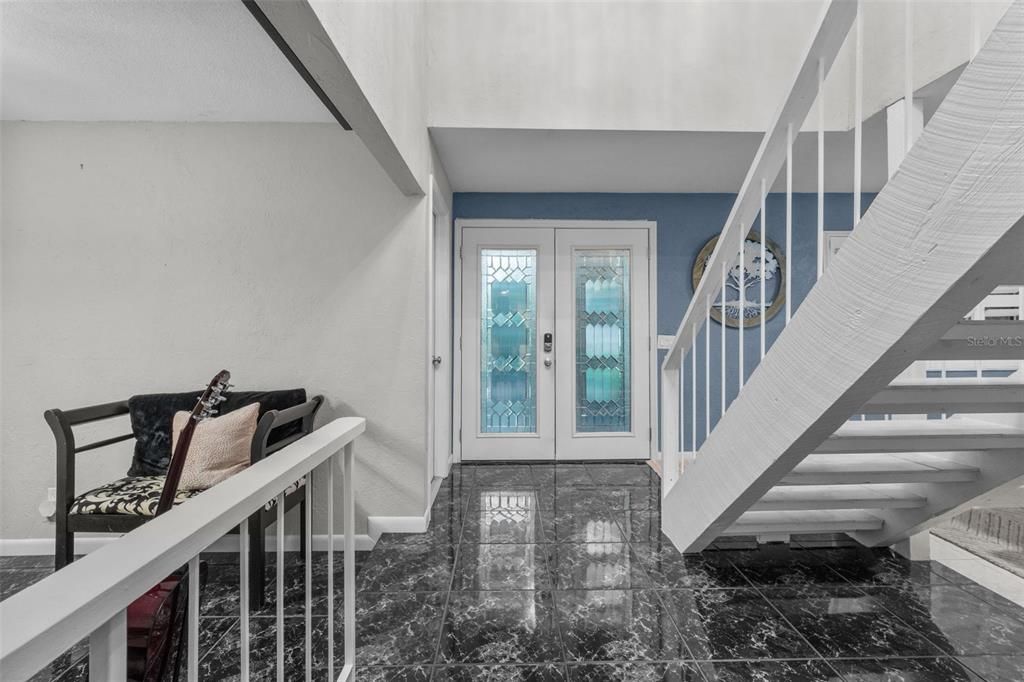 Activo con contrato: $675,000 (4 camas, 2 baños, 2309 Pies cuadrados)