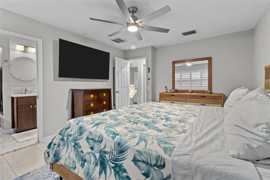 Activo con contrato: $675,000 (4 camas, 2 baños, 2309 Pies cuadrados)