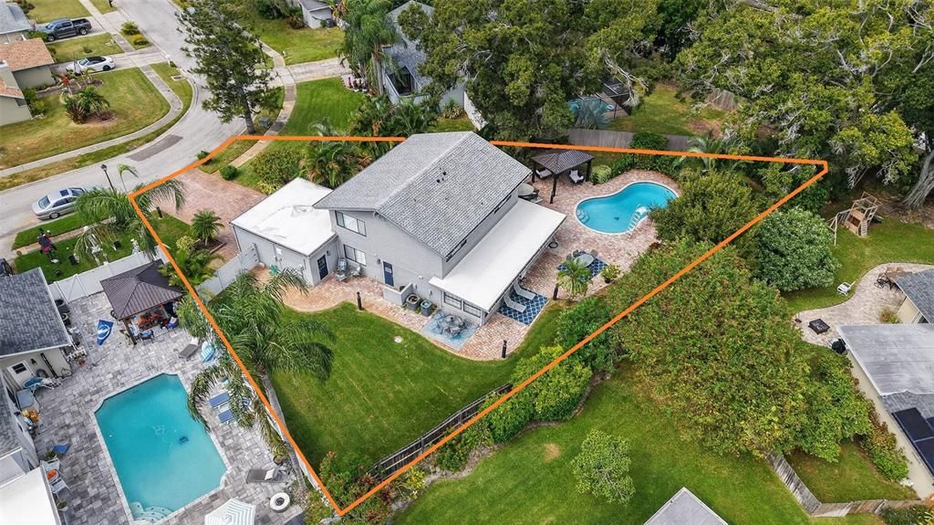 Activo con contrato: $675,000 (4 camas, 2 baños, 2309 Pies cuadrados)