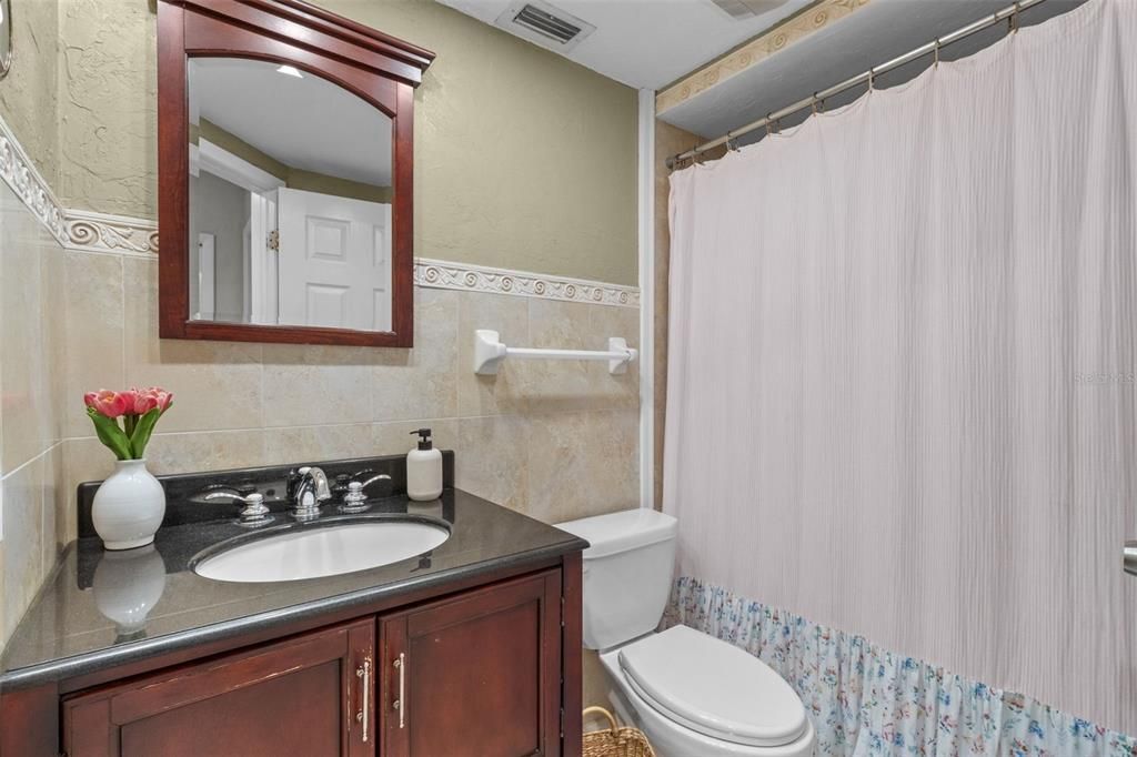 Activo con contrato: $675,000 (4 camas, 2 baños, 2309 Pies cuadrados)