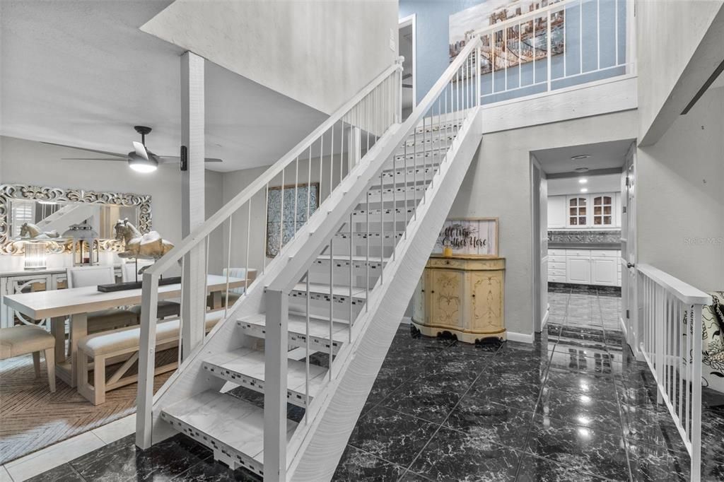 Activo con contrato: $675,000 (4 camas, 2 baños, 2309 Pies cuadrados)