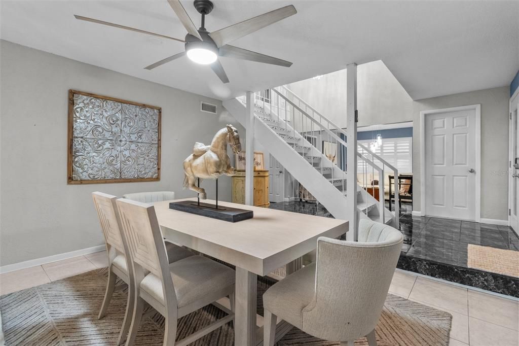 Activo con contrato: $675,000 (4 camas, 2 baños, 2309 Pies cuadrados)