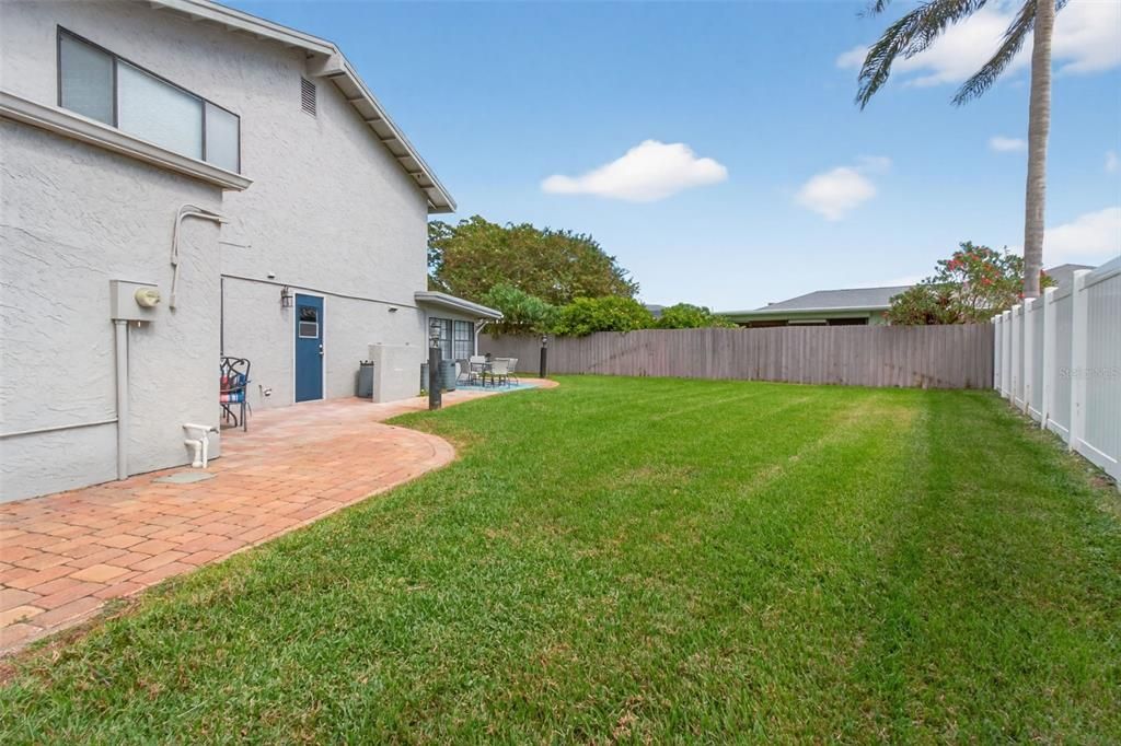 Activo con contrato: $675,000 (4 camas, 2 baños, 2309 Pies cuadrados)