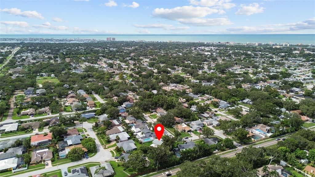 Activo con contrato: $675,000 (4 camas, 2 baños, 2309 Pies cuadrados)