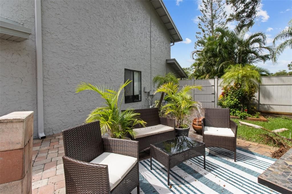 Activo con contrato: $675,000 (4 camas, 2 baños, 2309 Pies cuadrados)