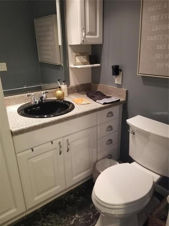 Activo con contrato: $675,000 (4 camas, 2 baños, 2309 Pies cuadrados)