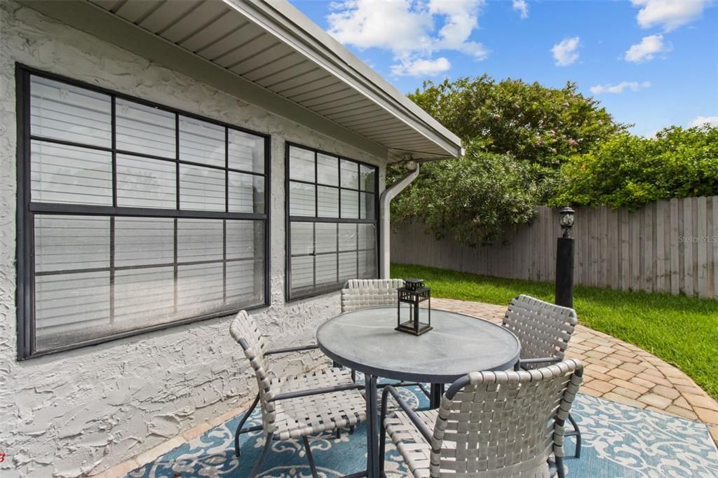 Activo con contrato: $675,000 (4 camas, 2 baños, 2309 Pies cuadrados)